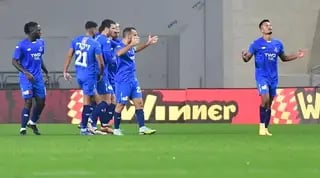 שחקני הפועל פתח תקווה חוגגים