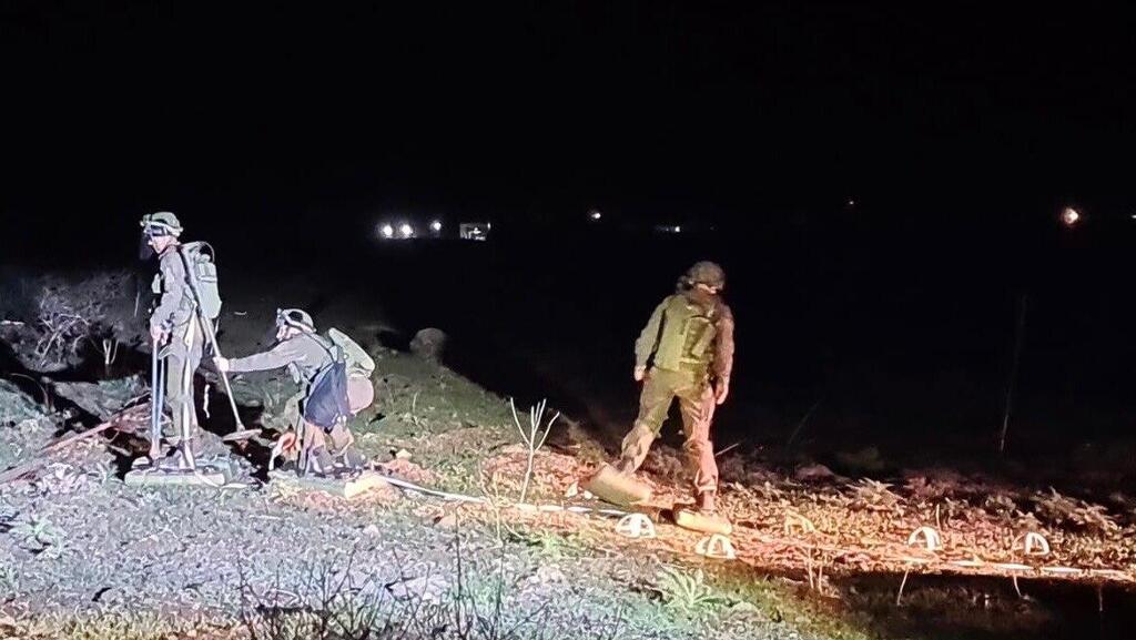 Саперы ЦАХАЛа работают на минном поле на Голанах נסיונות החילוץ של הנער משדה המוקשים