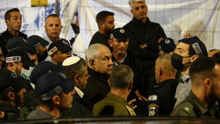ראש הממשלה בנימין נתניהו מבקר בזירת הפיגוע