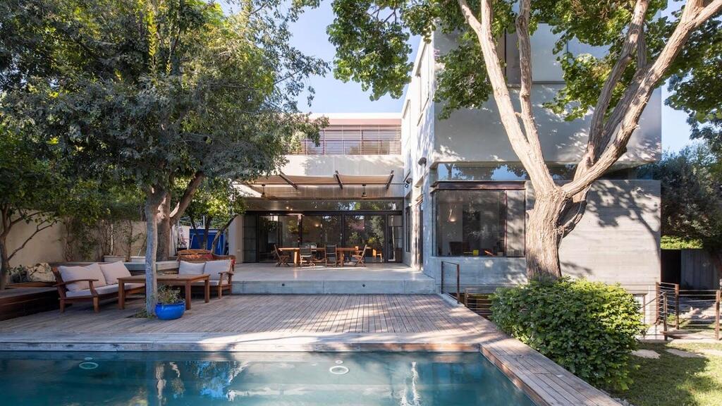 Вилла в Герцлии ביתו של האוליגרך סרגיי ניקולייביץ אדונייב בהרצליה שהוטלו עליו סנקציות ממשרד האוצר האמריקאי