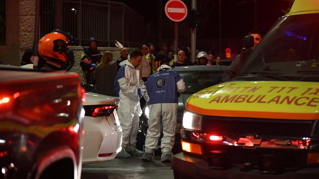 Aftermath of Jerusalem synagogue shooting attack on Friday (Photo: Yoav Dudkevitch) זירת הפיגוע