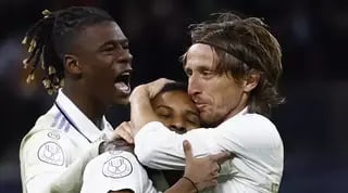 רודריגו חוגג עם חבריו