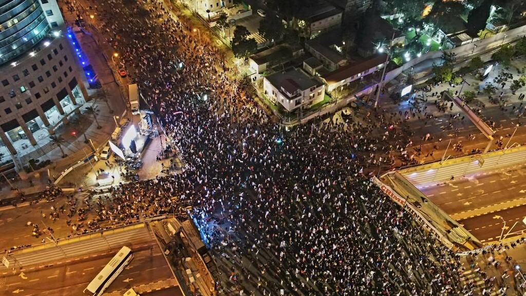 Mass protest of Netanyahu's proposed changes to the Judicial system, in Tel Aviv on Saturday (Photo: Amir Goldstein) ההפגנה נגד הממשלה ברחוב קפלן בתל אביב