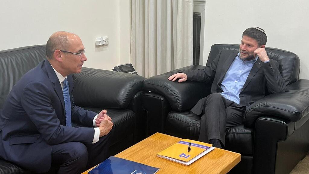 פגישת נגיד בנק ישראל, פרופ' אמיר ירון, ובכירי הבנק עם שר האוצר, בצלאל סמוטריץ'