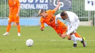 אמיר עגייב במאבק עם גיא משפתי