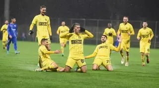 איאון ניקולסקו ושחקני בית"ר ירושלים חוגגים