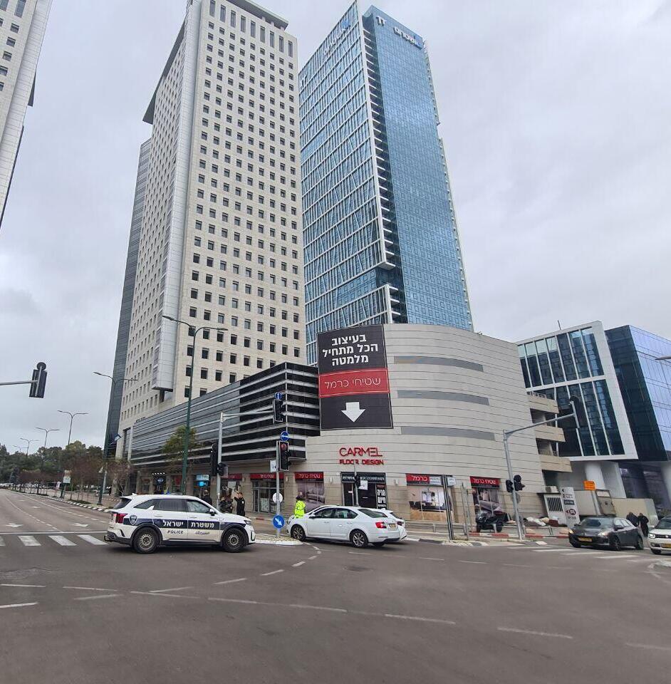 סגירת כבישים בגלל אריחים שנפלו ממגדלי ב.ס.ר ברמת גן