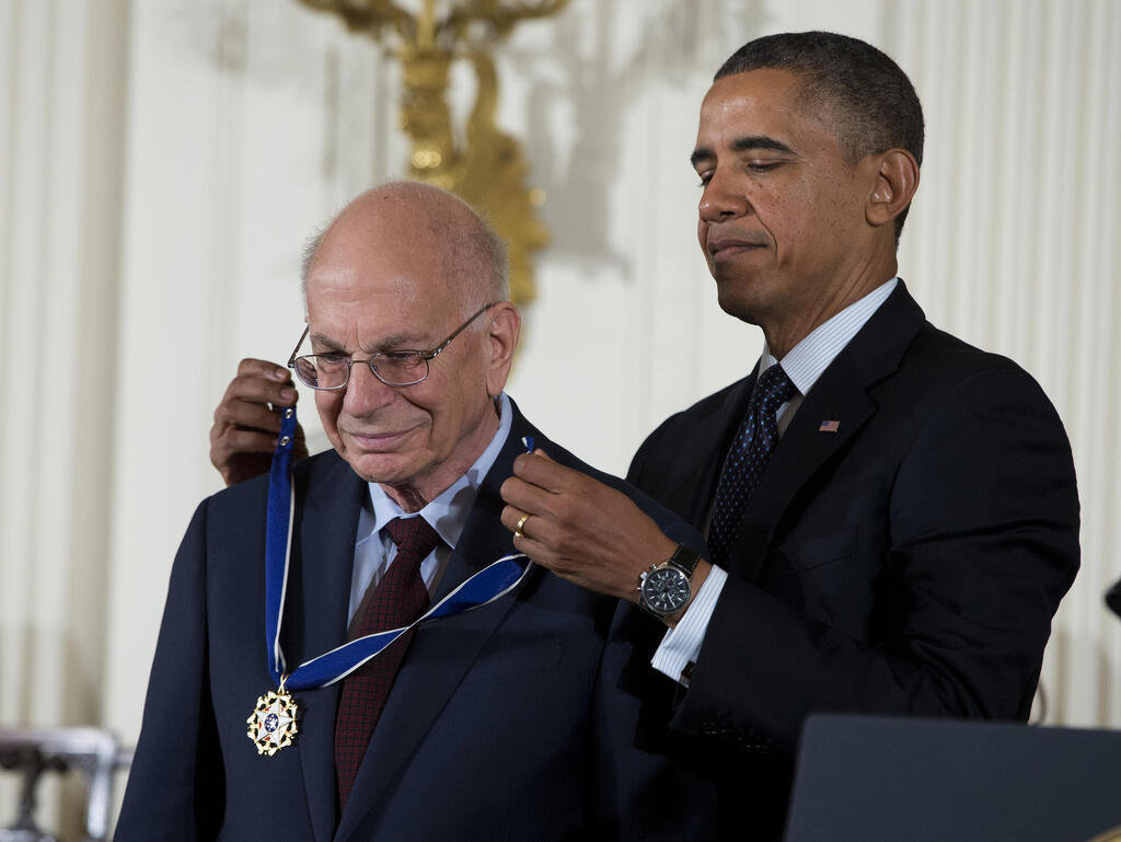 Former US President Barack Obama grants Prof. Daniel Kahneman the Presidential Medal of Freedom 