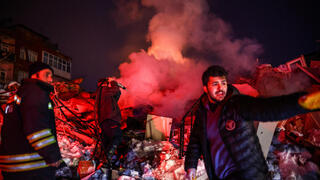 קרמאנמרש טורקיה מחלצים רעידת אדמה לילה 