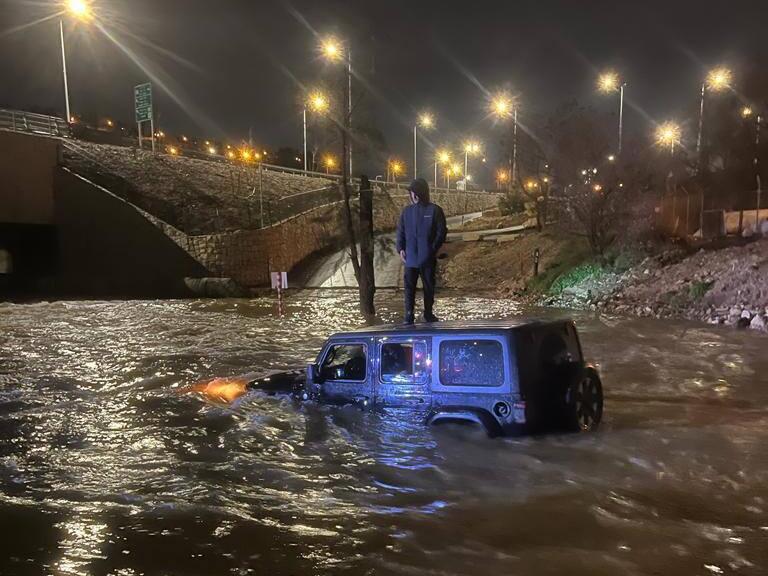 חילוץ הרכב שנתקע בבית זית