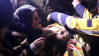 המשלחת הישראלית חילצה נערה מההריסות בטורקיה