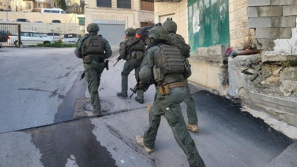 פשיטה על בית המחבל בעיסאוויה