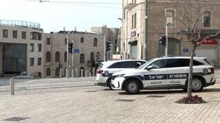 יום אחרי פיגוע הדריסה בשכונת רמות בירושלים - ניידות משטרה פרוסות ברחבי העיר