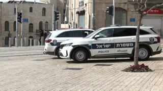 יום אחרי פיגוע הדריסה בשכונת רמות בירושלים - ניידות משטרה פרוסות ברחבי העיר