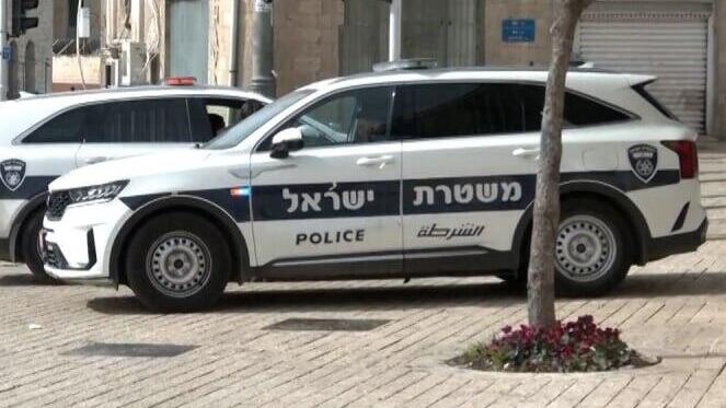 יום אחרי פיגוע הדריסה בשכונת רמות בירושלים - ניידות משטרה פרוסות ברחבי העיר