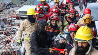 חילוץ הטאי ילדה סורית בת 12 מההריסות ב הטאי טורקיה אחי 147 שעות רעידת אדמה רעש