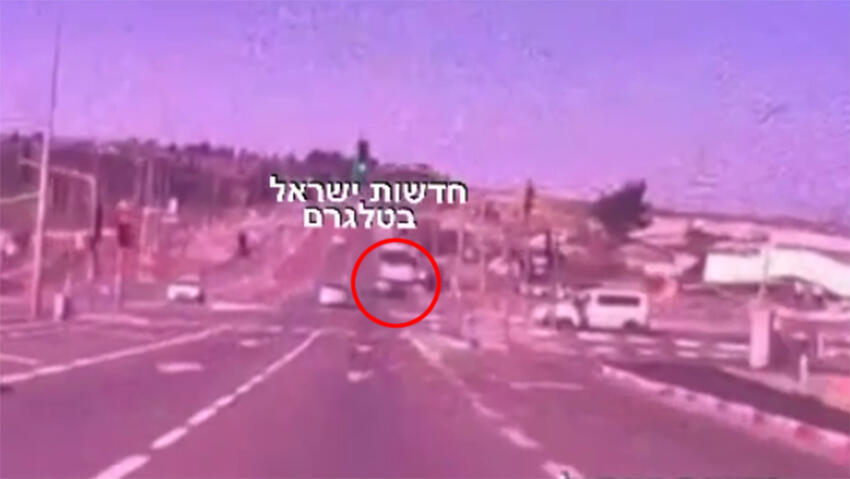 תיעוד: רגע פיגוע הדריסה בתחנת האוטובוס בשכונת רמות בירושלים