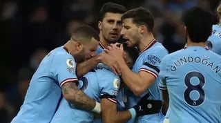 שחקני מנצ'סטר סיטי חוגגים