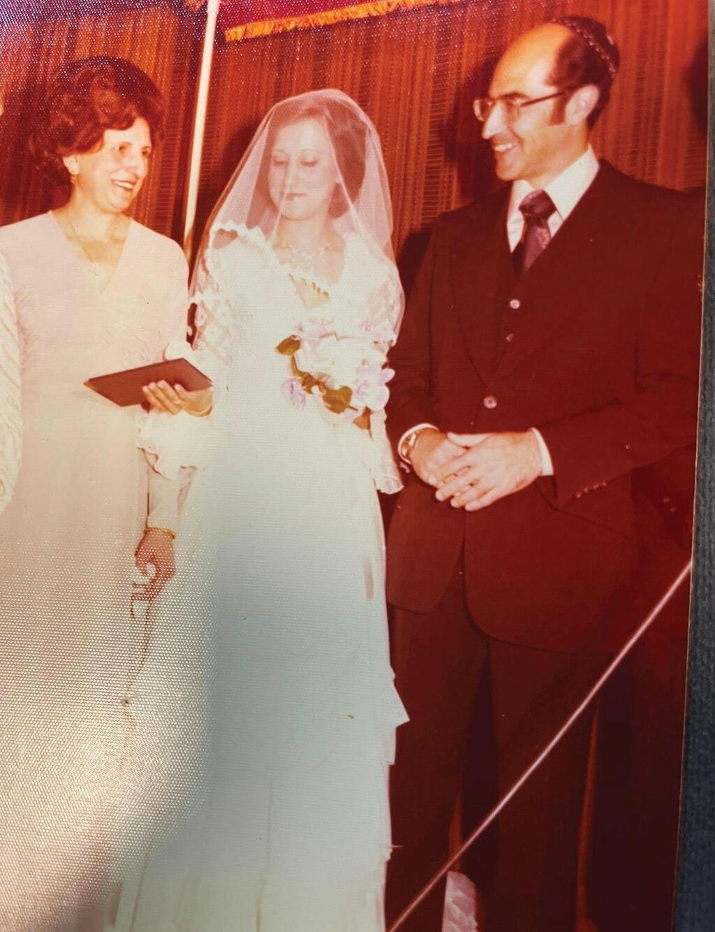 בטי ובוב רוקאווי בחתונתם הראשונה, 1976