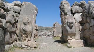 שער האריות בחומת האבן שהקיפה את העיר העתיקה של חתושש, בירת האימפריה החתית