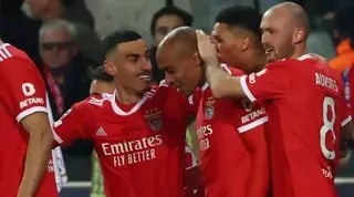 שחקני בנפיקה חוגגים