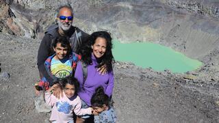 על פסגת הר הגעש סנטה אנה בגובה 2381 מטרים