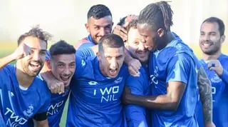 שחקני הפועל פתח תקווה חוגגים