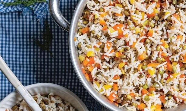 מג'דרה של אורז בסמטי, שעועית מש ופלפלים 