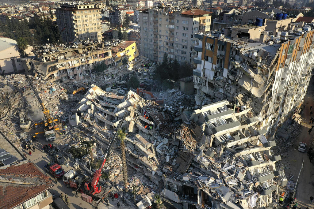 A collapsed building in the Turkish city of Antakya after a major earthquake last month (Photo: AP) צילום אווירי של ההרס באנטקיה בטורקיה