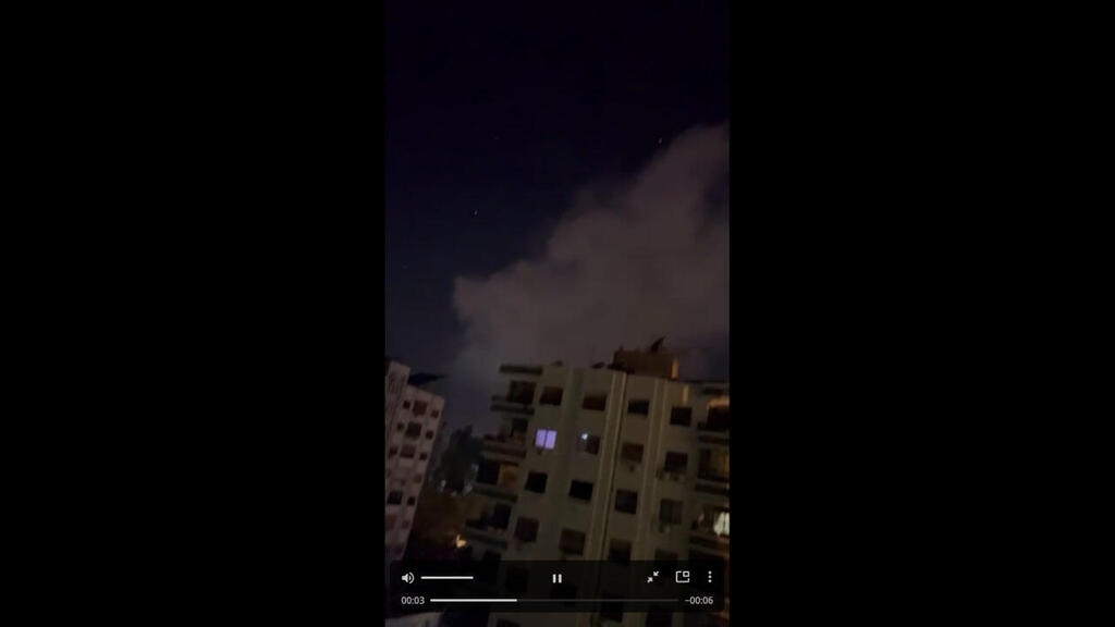 עשן במקום התקיפה המיוחסת לישראל בדמשק