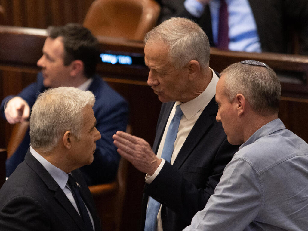 בני גנץ ויאיר לפיד במליאת הכנסת