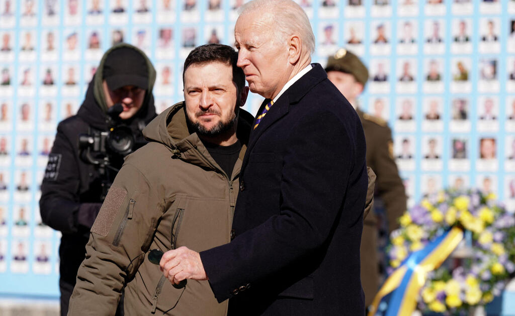 נשיא ארה"ב ג'ו ביידן עם נשיא אוקראינה וולודימיר זלנסקי ב קייב