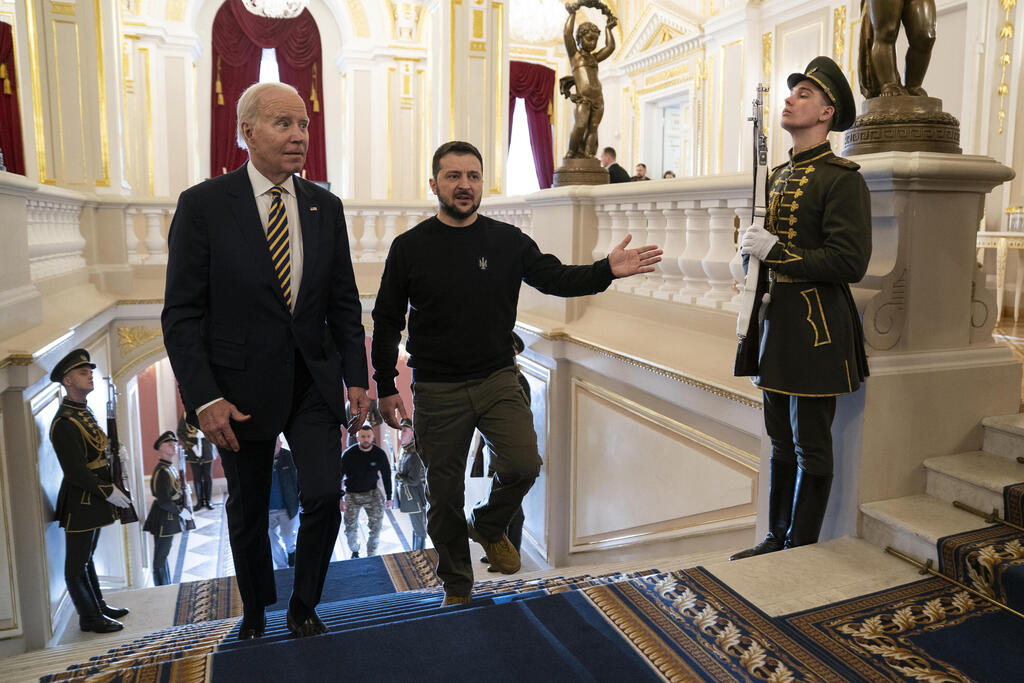 נשיא ארה"ב ג'ו ביידן עם נשיא אוקראינה וולודימיר זלנסקי ב קייב