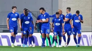 שחקני מכבי פתח תקווה חוגגים