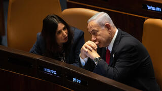 בנימין נתניהו ומירי רגב במליאת הכנסת