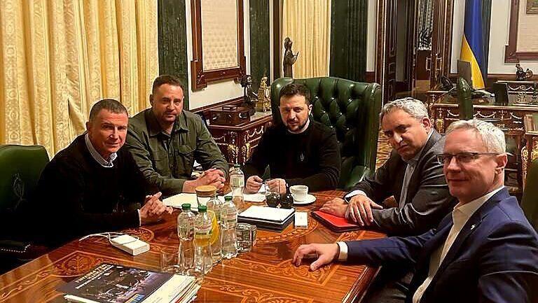 Юлий Эдельштейн, Зеэв Элькин и посол Израиля Михаил Бродский на встрече с Владимиром Зеленским в Киеве. Февраль 2023 года 