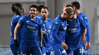 שחקני הפועל פ"ת חוגגים