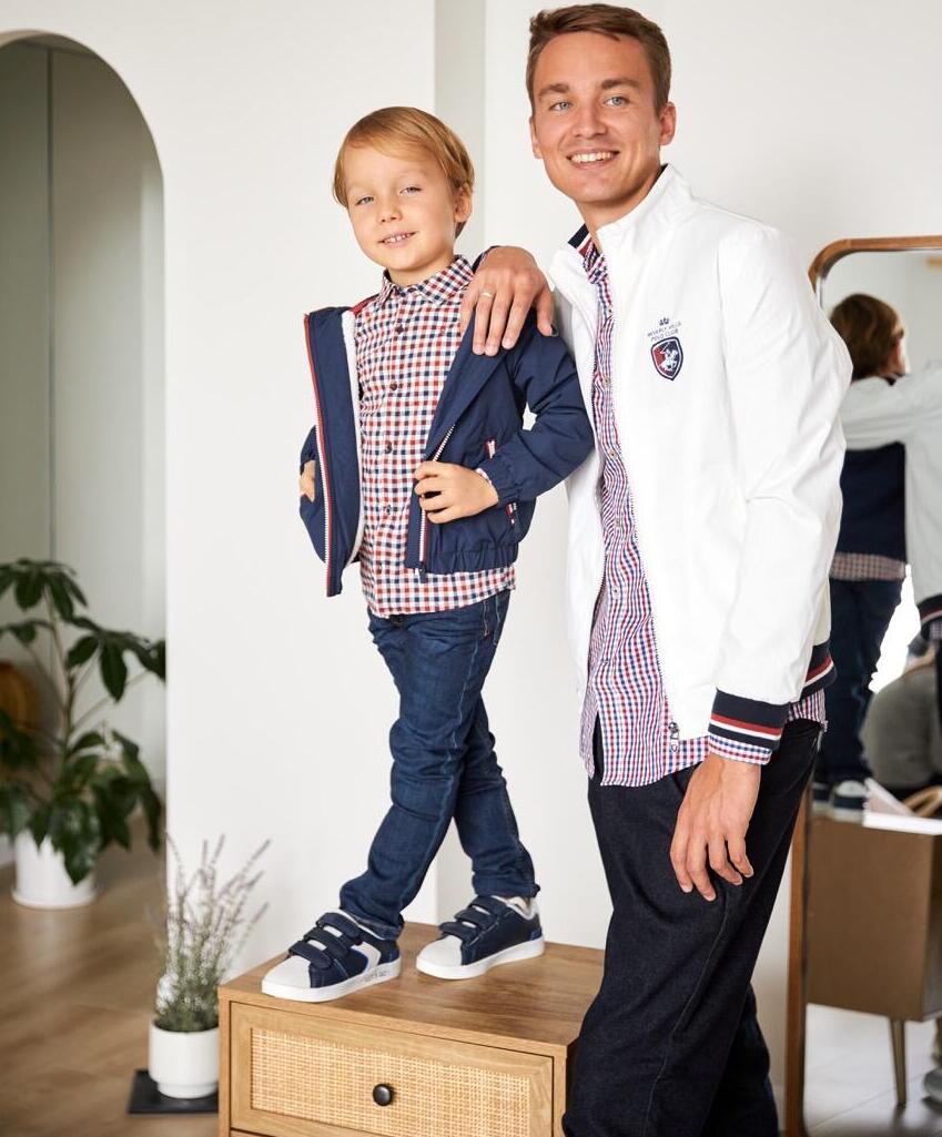 На Даниле - белая ветровка Beverly Hills, на Леве - одежда Okaïdi&amp;Obaïbi