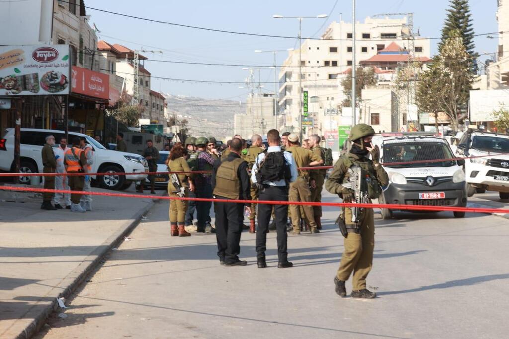 כוחות צה"ל בזירת הפיגוע במחסום חווארה  