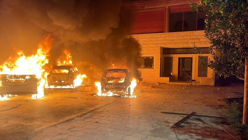    מתנחלים הציתו בית של פלסטינים בחווארה בעקבות הפיגוע