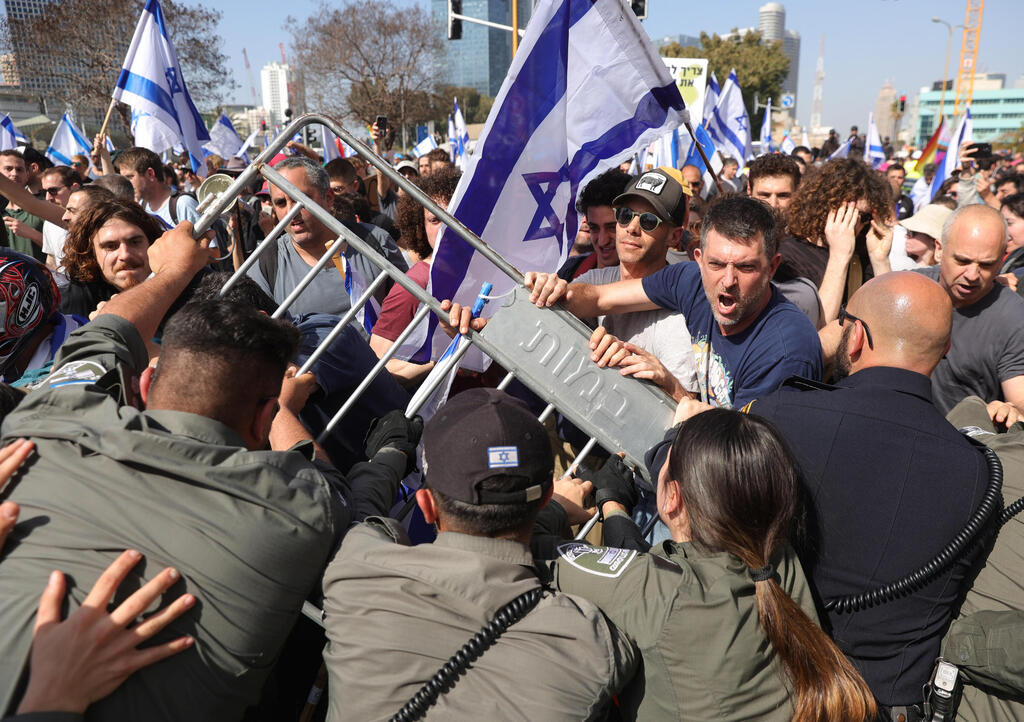 מפגינים בתל אביב