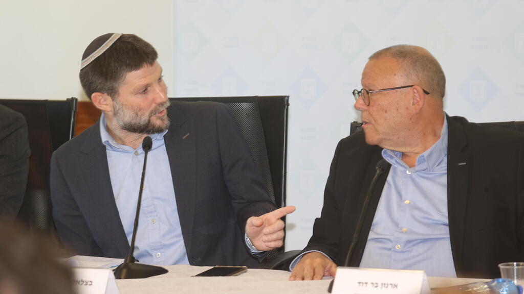 מסיבת עיתונאים משותפת של שר האוצר בצלאל סמוטריץ' ויושב ראש ההסתדרות ארנון בר דוד