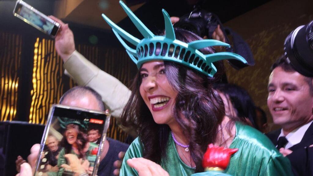 Мири Регев на пуримской вечеринке (Фото: Моти Кимхи) מירי רגב