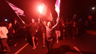 מפגינים חוסמים את איילון דרום לאחר ההפגנה בקפלן