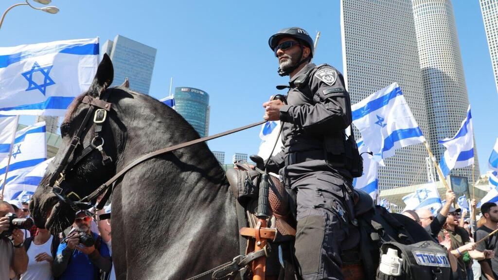 Конная полиция на митинге в Тель-Авиве (צילום: דנה קופל) הפגנה בתל אביב