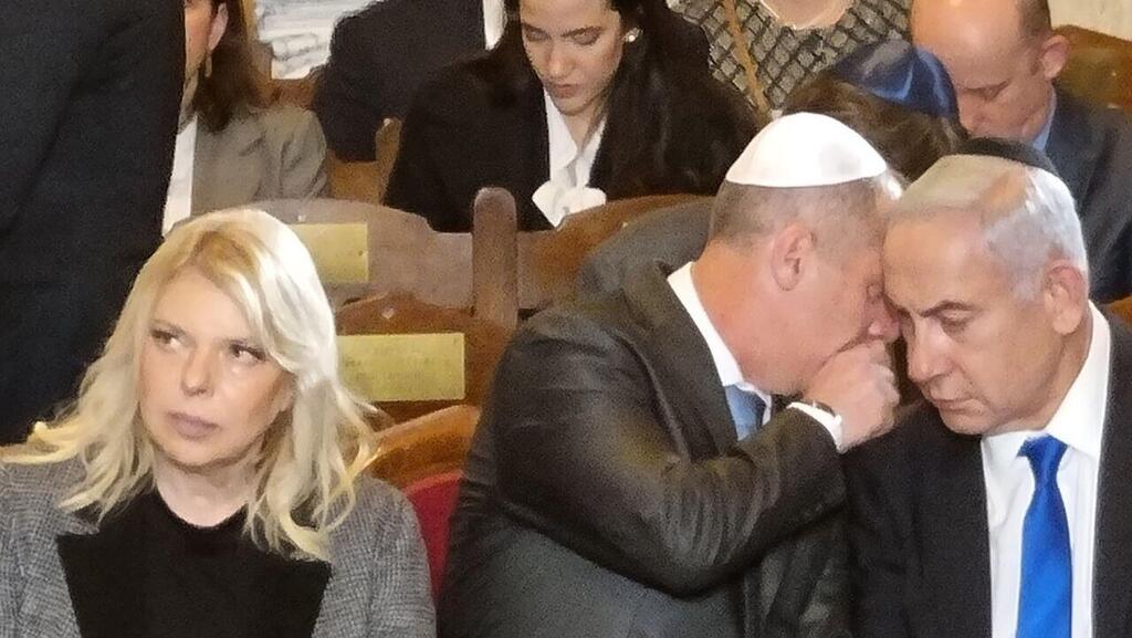המזכיר הצבאי מעדכן את נתניהו באירוע בתל אביב
