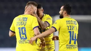 שחקני בני ריינה חוגגים