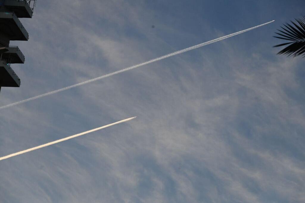 Следы в небе Израиля (Фото: Яир Саги) המטוסים שהשאירו שובל בשמי ישראל