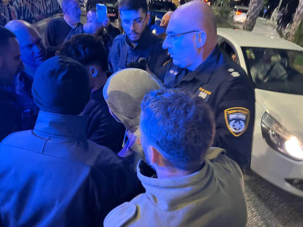 שני מתפרעים נעצרו לאחר שרצו לעבר מפגינים באור עקיבא