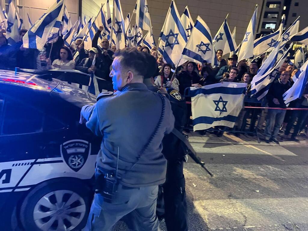 שני מתפרעים נעצרו לאחר שרצו לעבר מפגינים באור עקיבא